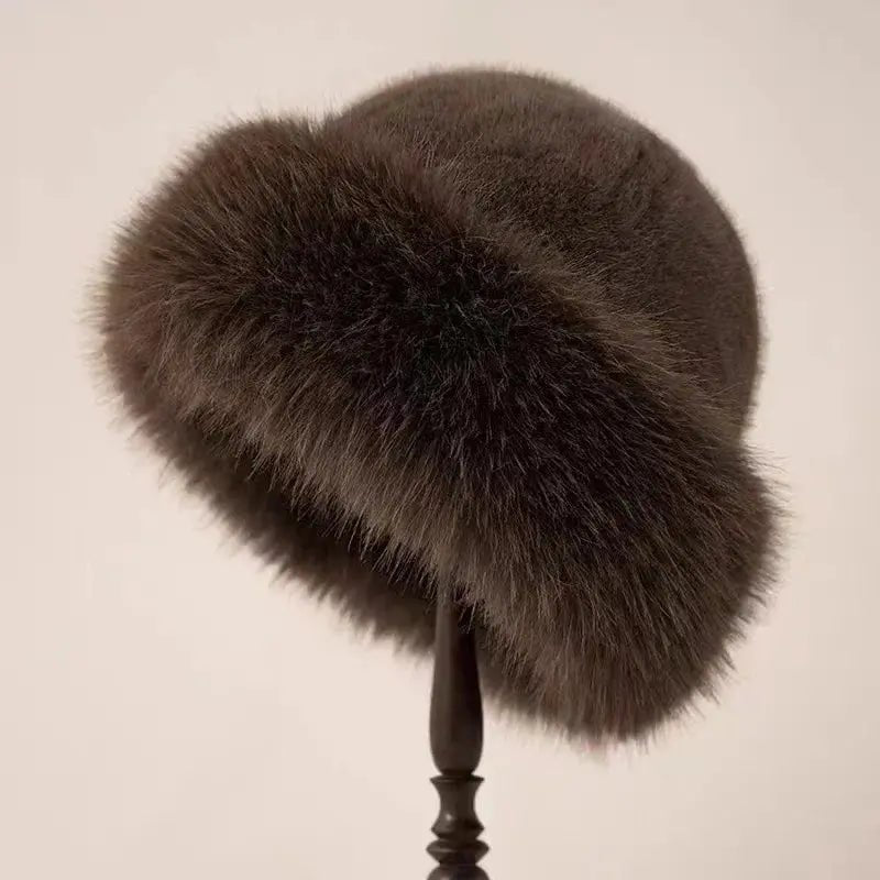 Elegancka czapka z imitacji futra damska - Cora Front